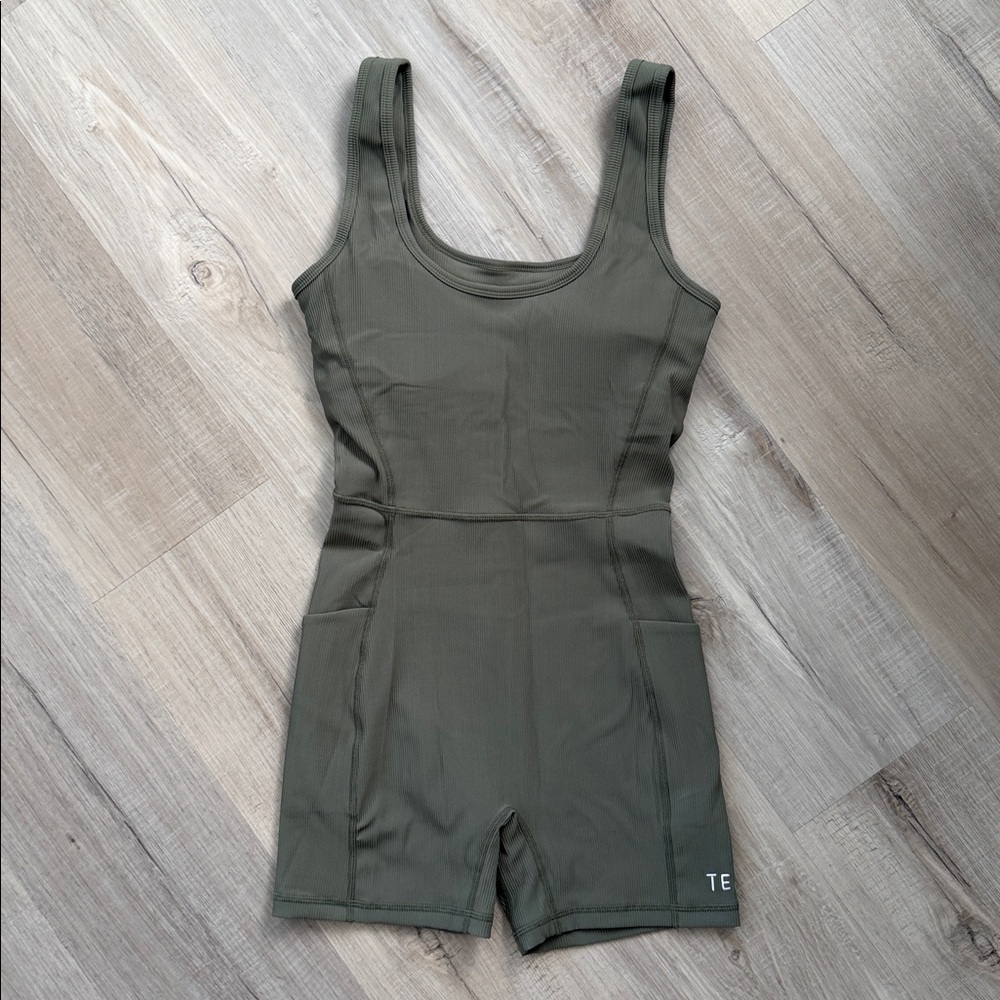 Workout romper in ribbed olive - Picture 3 of 3